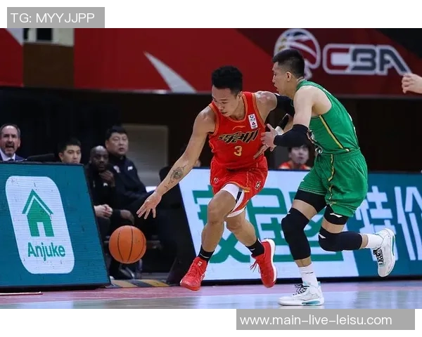 哈克斯替补登场26分钟高效表现14投9中斩获21分3篮板2助攻 哈克斯替补登场26分钟高效表现14投9中斩获21分3篮板2助攻