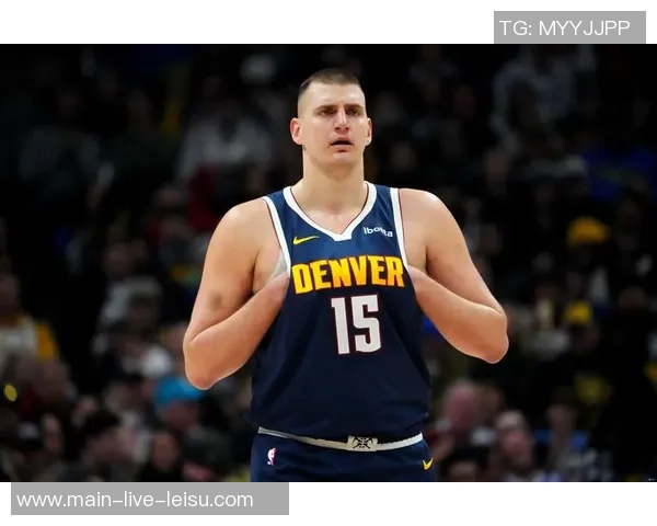 约基奇半场遭遇严防死守失误频频球队需调整战术应对